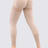 Leggings seamless moca, con arrunche en glúteos. 
