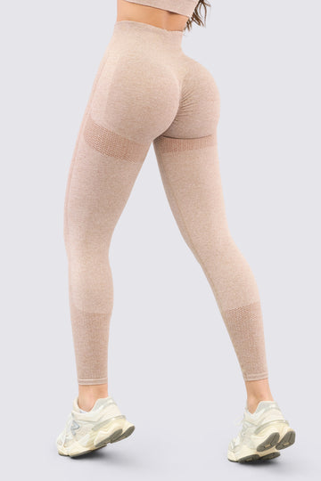 Leggings seamless moca, con arrunche en glúteos. 