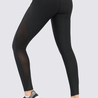 Un leggings básico para cualquier ocasión de color negro, y mallas incrustadas para mejor ventilación. 