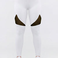 Leggings deportivos color blanco, con pretina alta, alta cobertura e incrustaciones de malla en forma de triángulo. 
