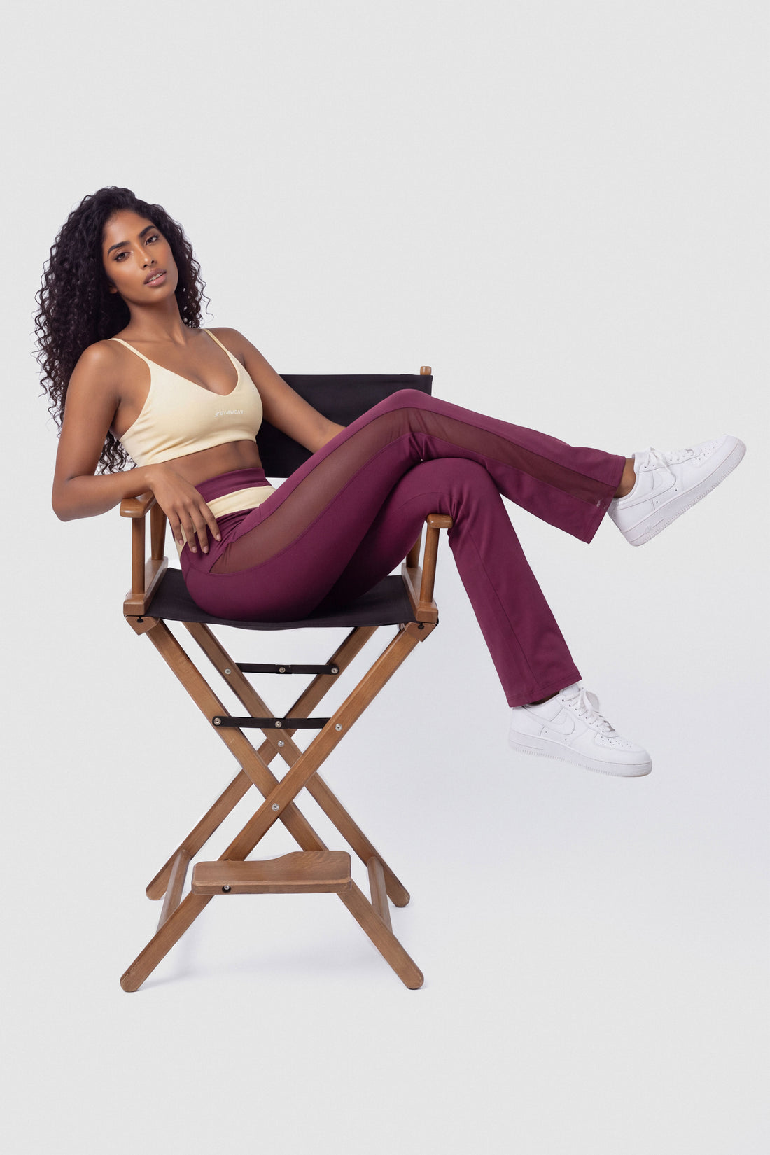 LEGGINGS MERLOT Y PANELES DE MALLA QUE ESTILIZAN PPC