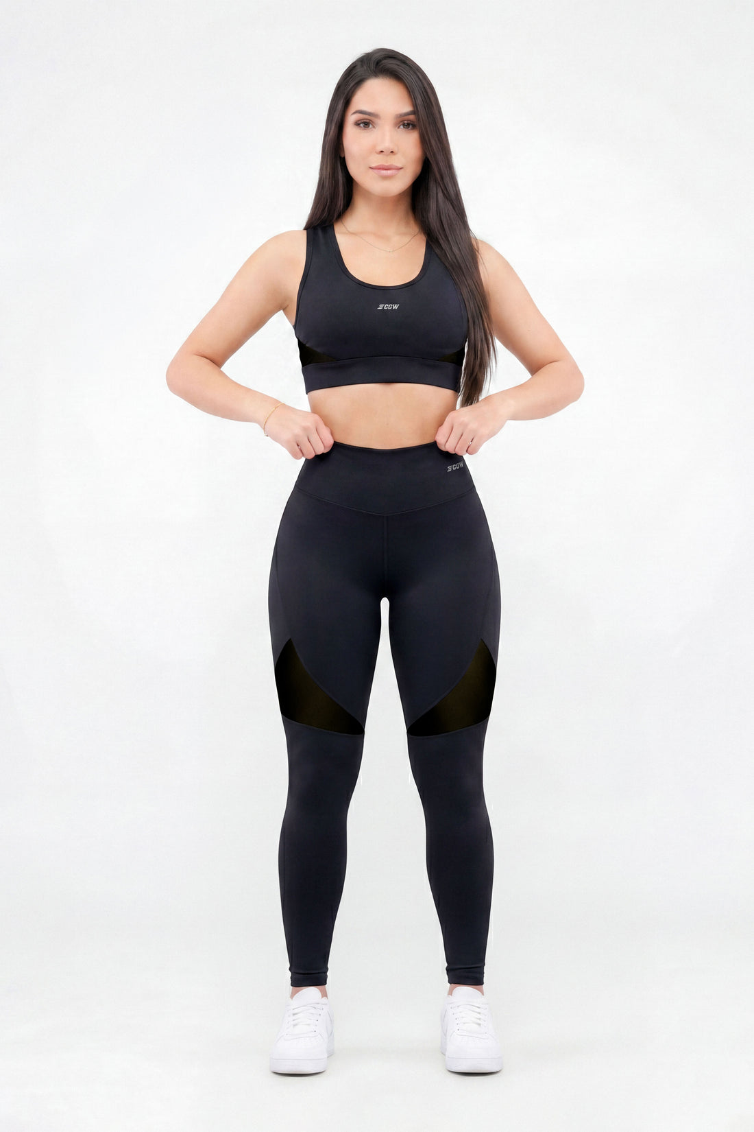 TOP DEPORTIVO NEGRO CON MALLAS ESTRATÉGICAS RVC