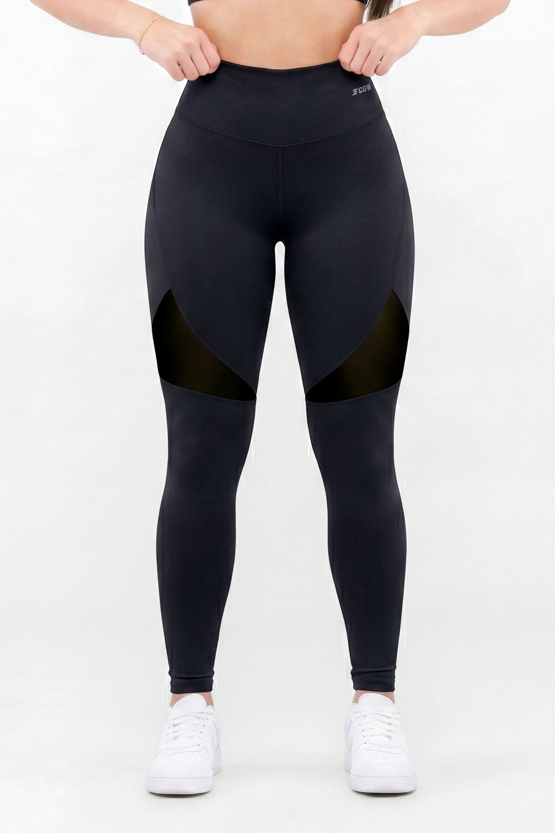 Legginng color negro, pretina alta, incrustaciones de malla, con fondo en color pistacho y diseño premium. 