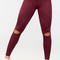 LEGGINGS COLOR VINOTINTO, ELABORADO EN TELA SUPLEX. 