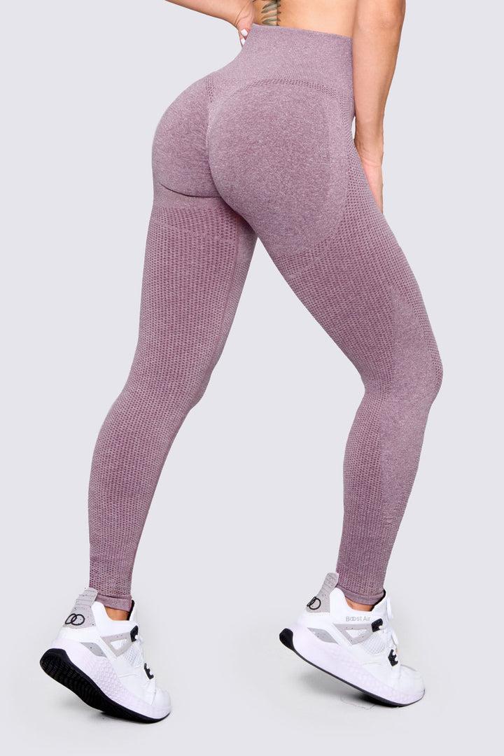 LEGGINGS DE MUJER COLOR MORADO, SIN COSTURAS, CON ARRUNCHADO EN LAS NALGAS. 