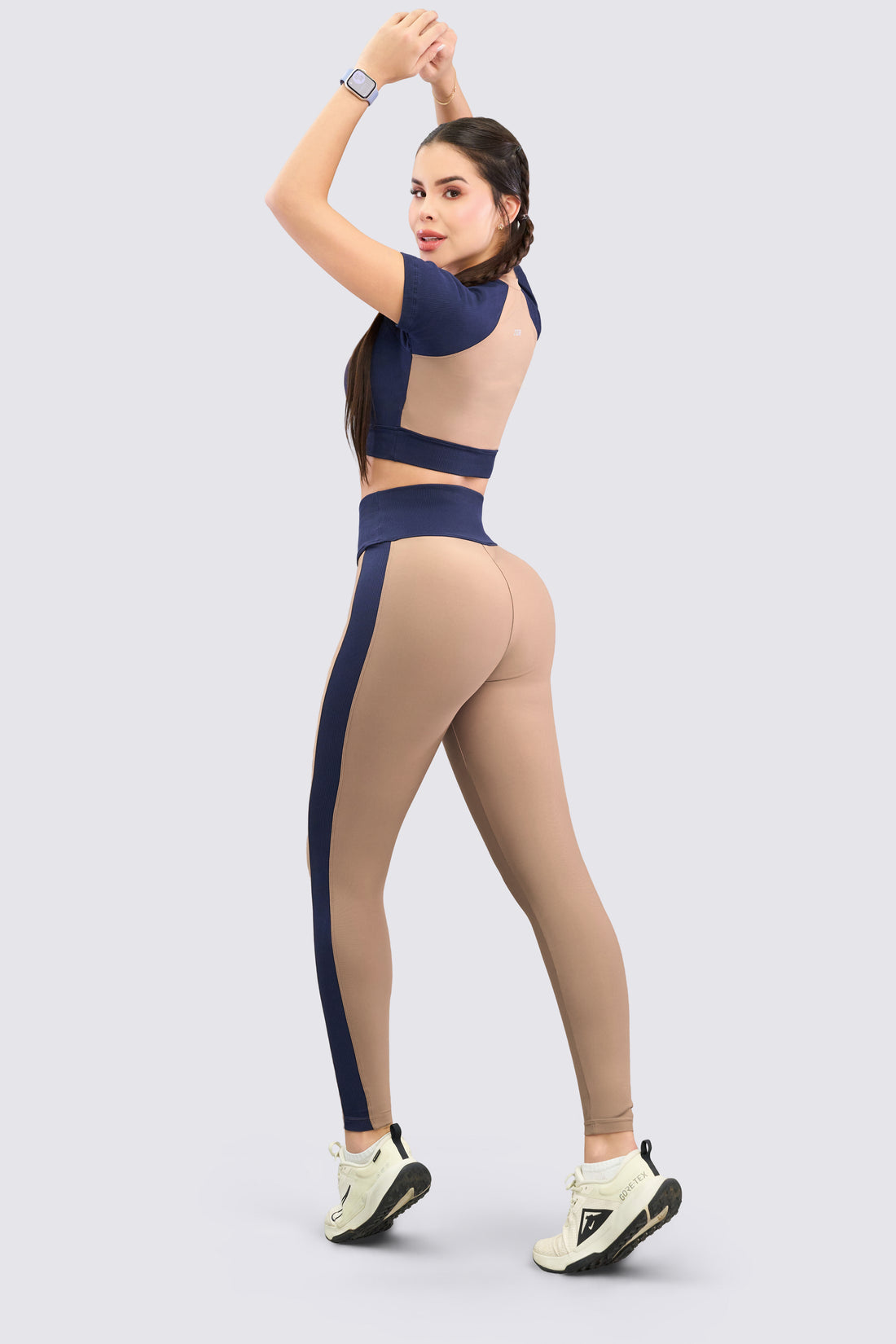 TOP DEPORTIVO CROP AZUL MARINO Y MOCCA RVC