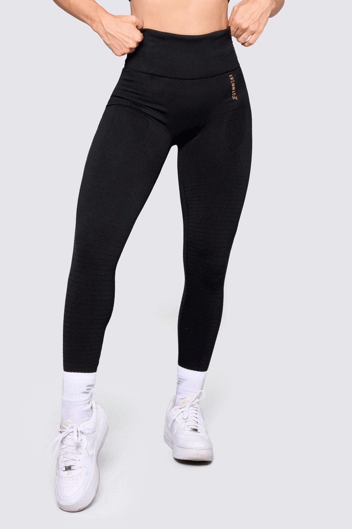 LEGGINGS SEAMLESS COLOR NEGRO,  CON COMPRESIÓN MUSCULAR Y PROTECCIÓN UV. 