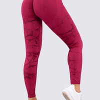 LEGGINGS SEAMLESS COLOR ROJO VINO PARA MUJER, CON ARRUNCHADO EN COLA. 