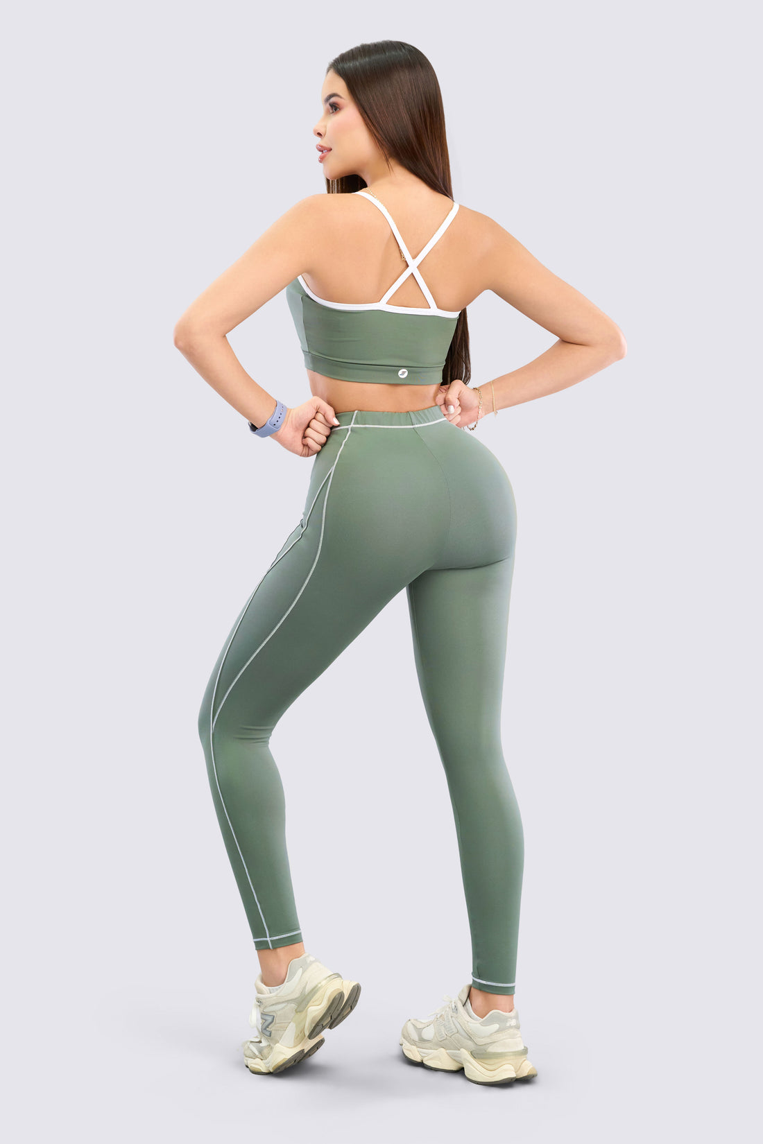 LEGGINGS VERDE CON DETALLES AL CONTORNO RVC