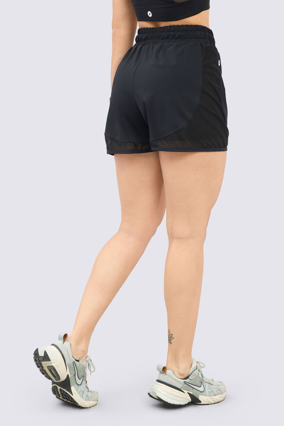 PANTALONETA NEGRA CON MALLAS LATERALES RVC