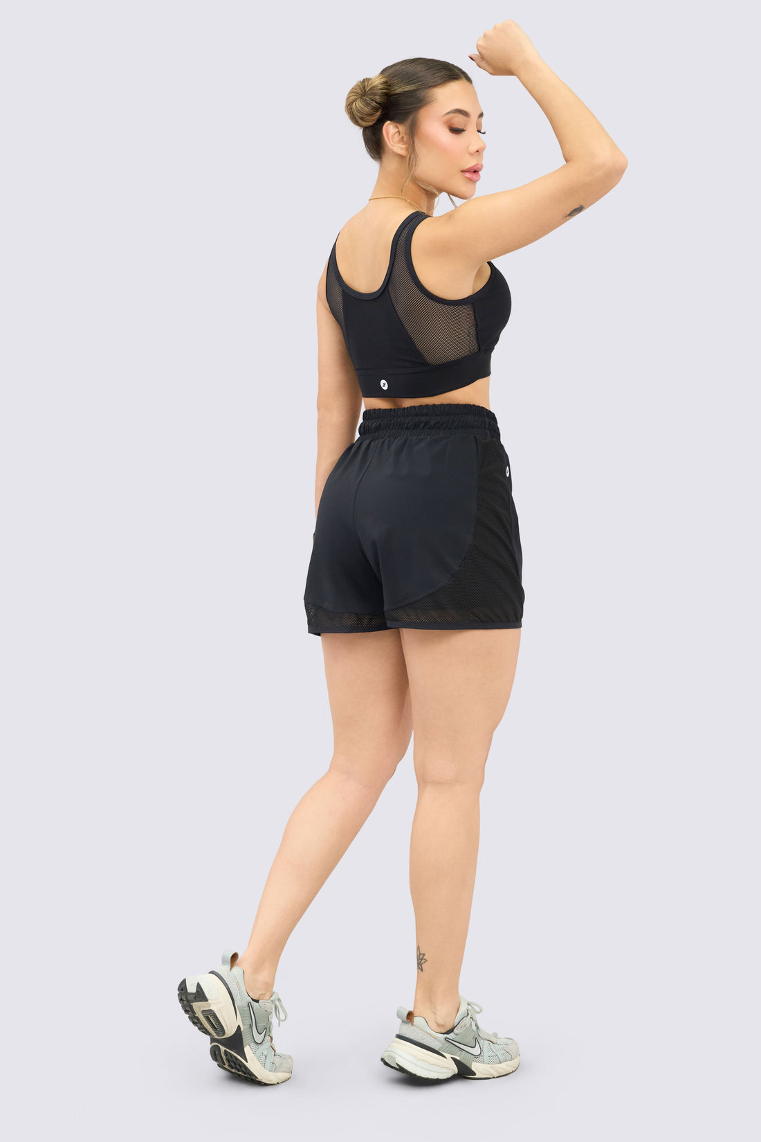 PANTALONETA NEGRA CON MALLAS LATERALES RVC