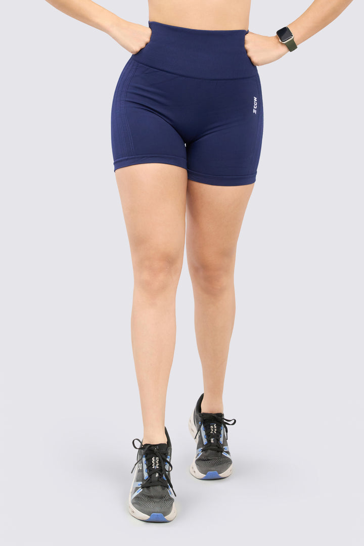 Short deportivo seamless de color azul marino, con pretina alta y que comprime. 