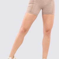 Short deportivo color mocca, con arrunche en gluteos. 