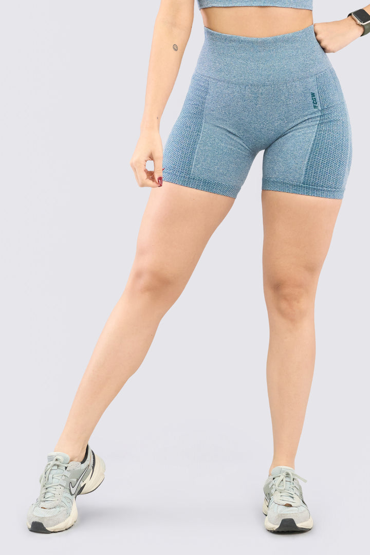 Short deportivo seamless color verde azulado, con arrunche en gluteos. 