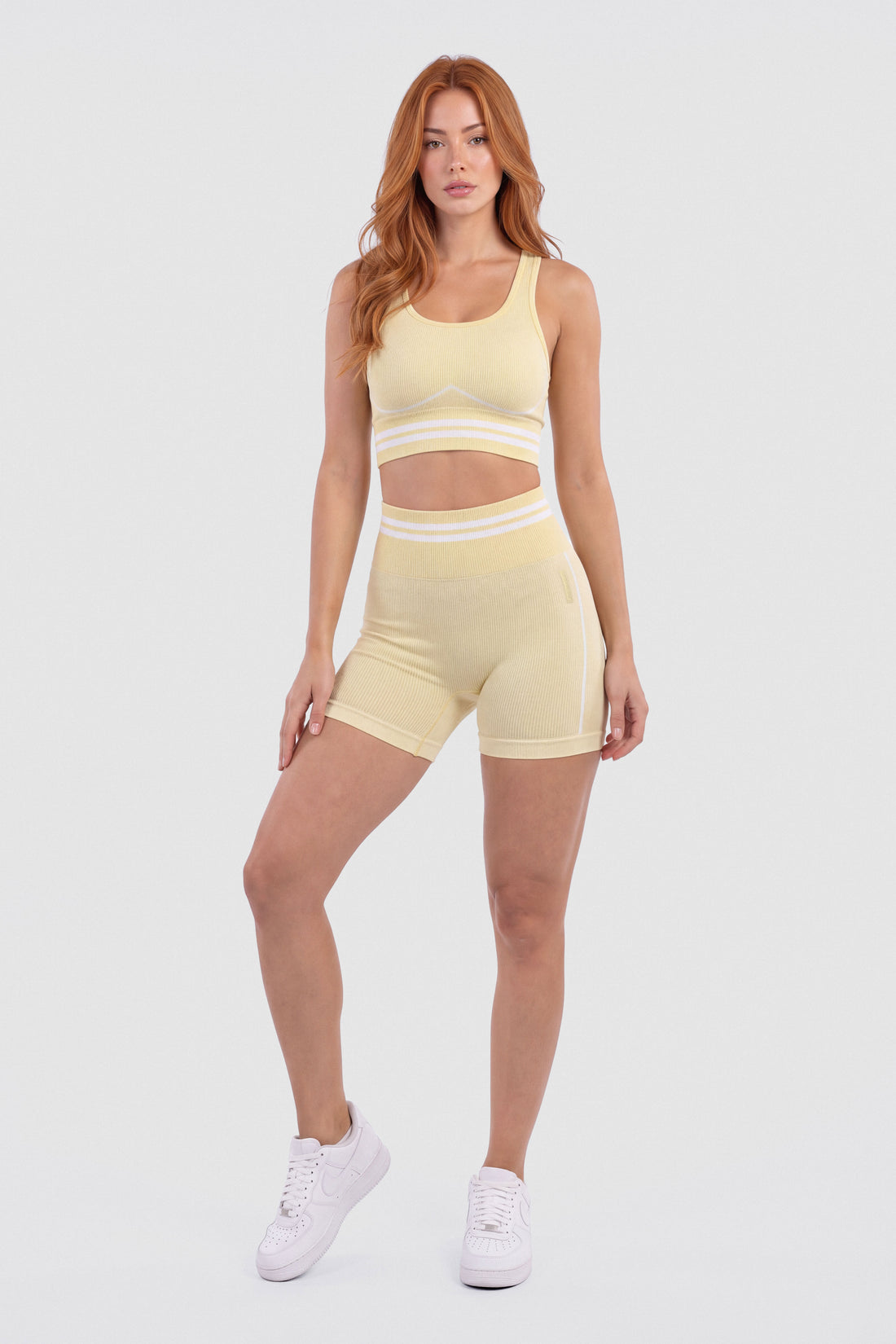 SHORT AMARILLO MANTEQUILLA PRETINA ALTA Y FRANJAS BLANCAS PPC