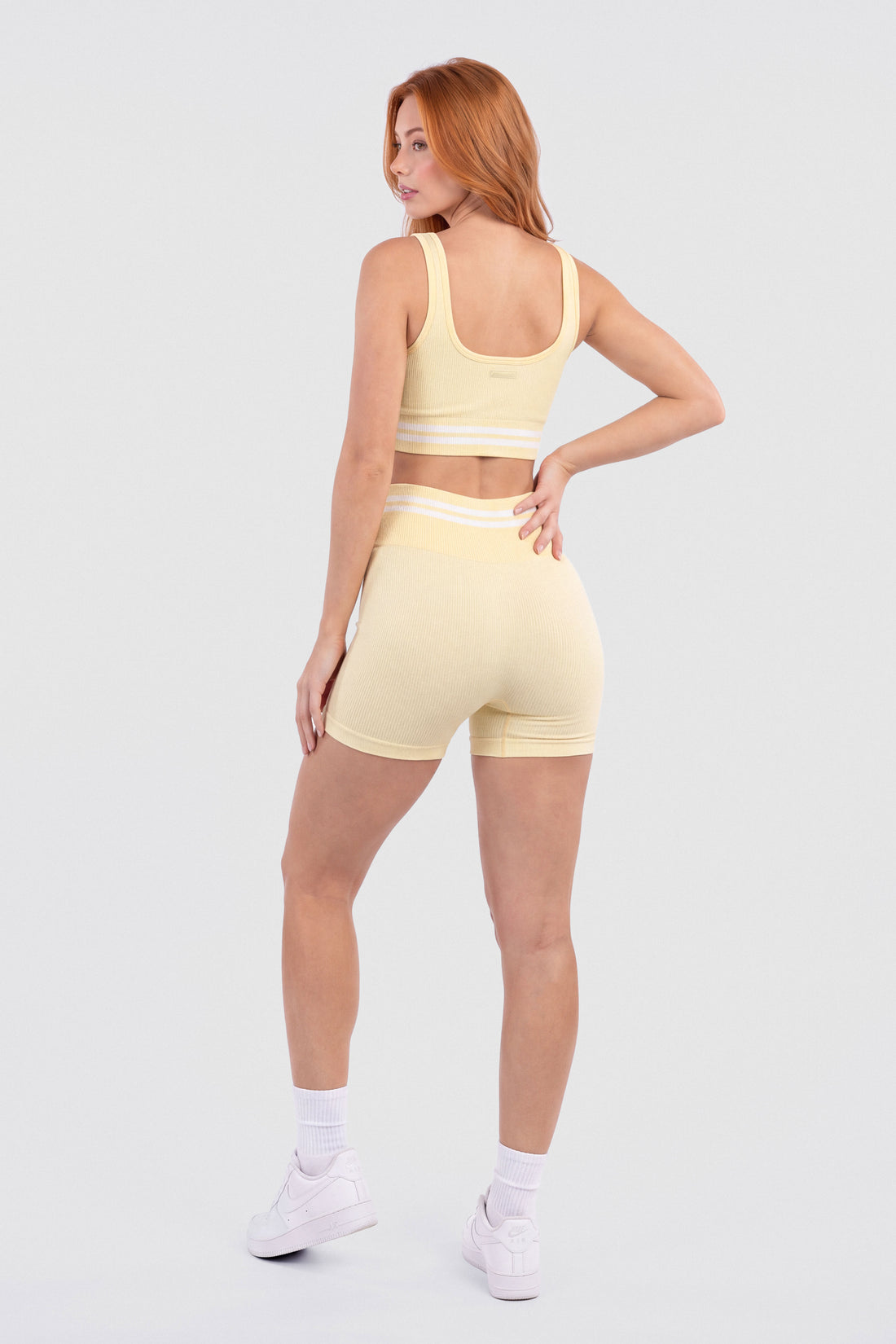 SHORT AMARILLO MANTEQUILLA PRETINA ALTA Y FRANJAS BLANCAS PPC