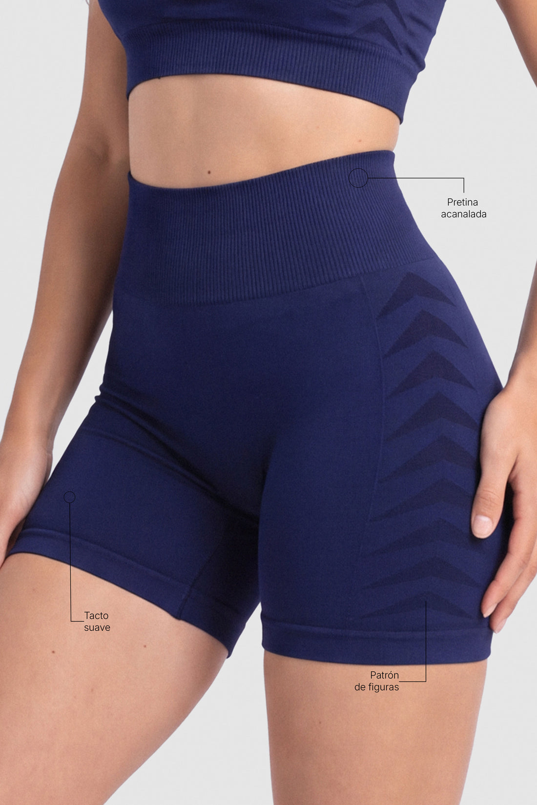 SHORT AZUL MARINO PATRÓN GEOMÉTRICO LATERAL PPC