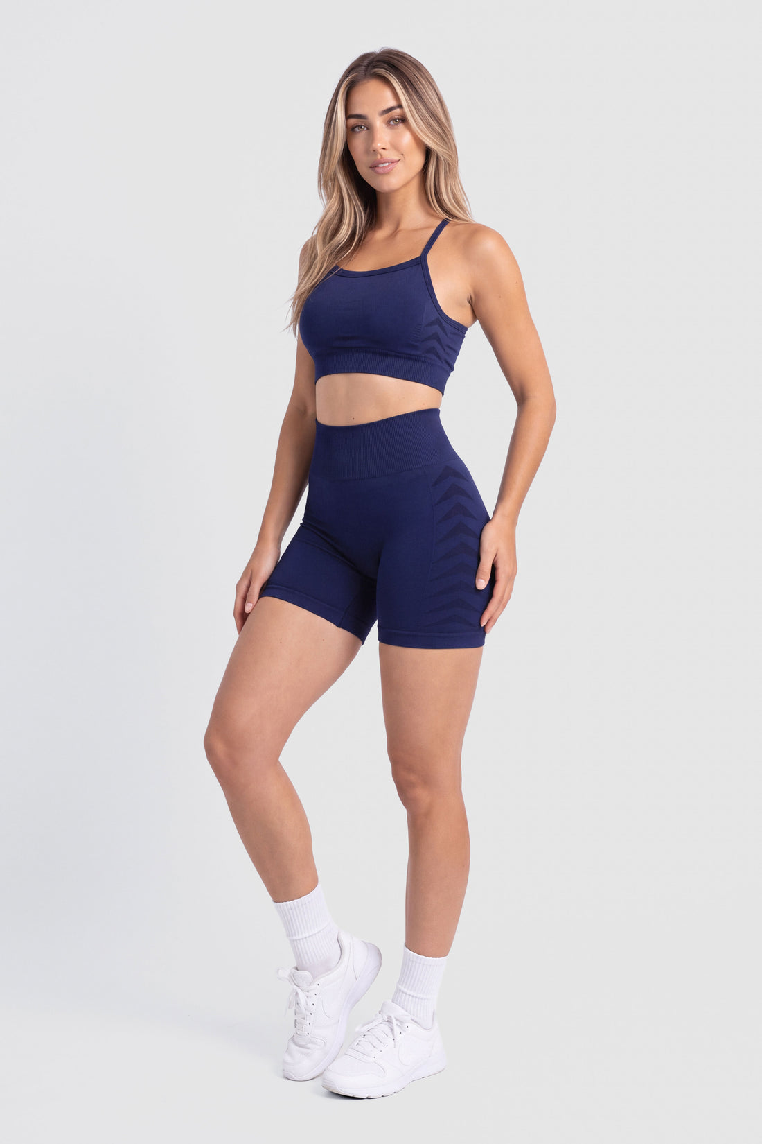 SHORT AZUL MARINO PATRÓN GEOMÉTRICO LATERAL PPC