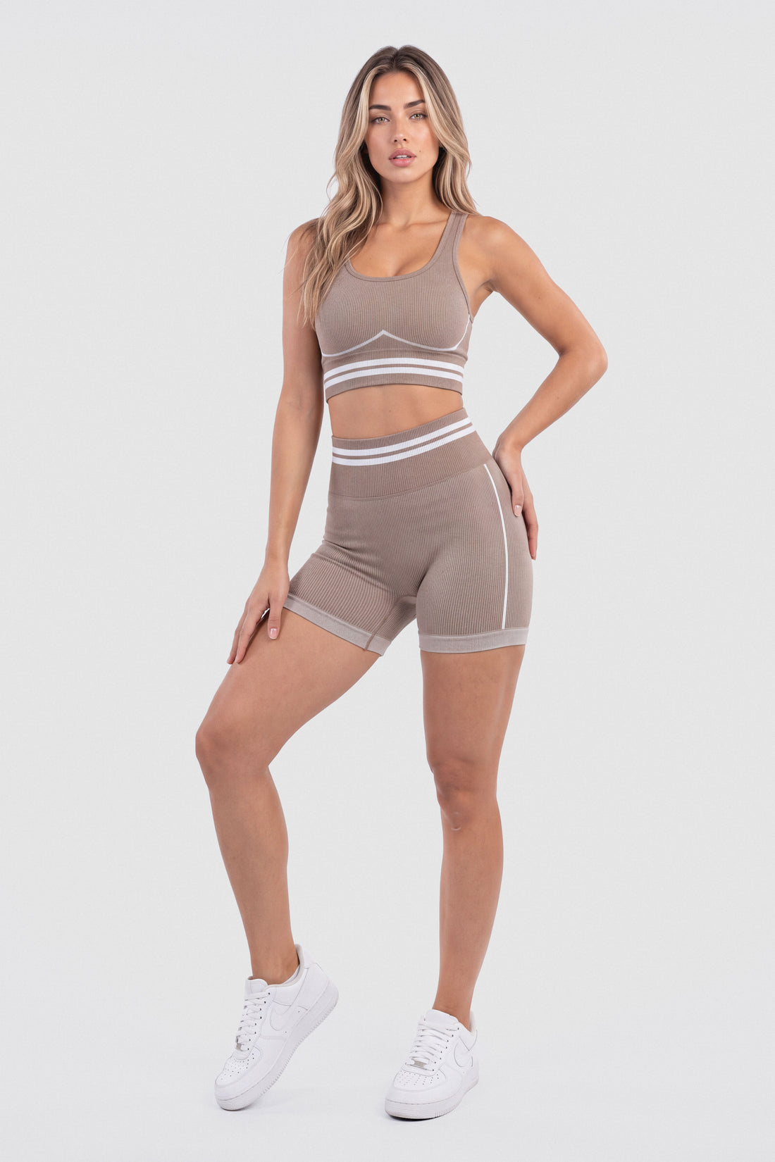 SHORT MOCCA PRETINA ALTA Y FRANJAS BLANCAS PPC