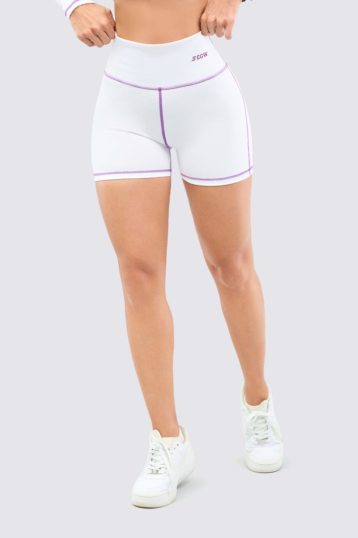 Short deportivo color blanco con detalles en venas moradas