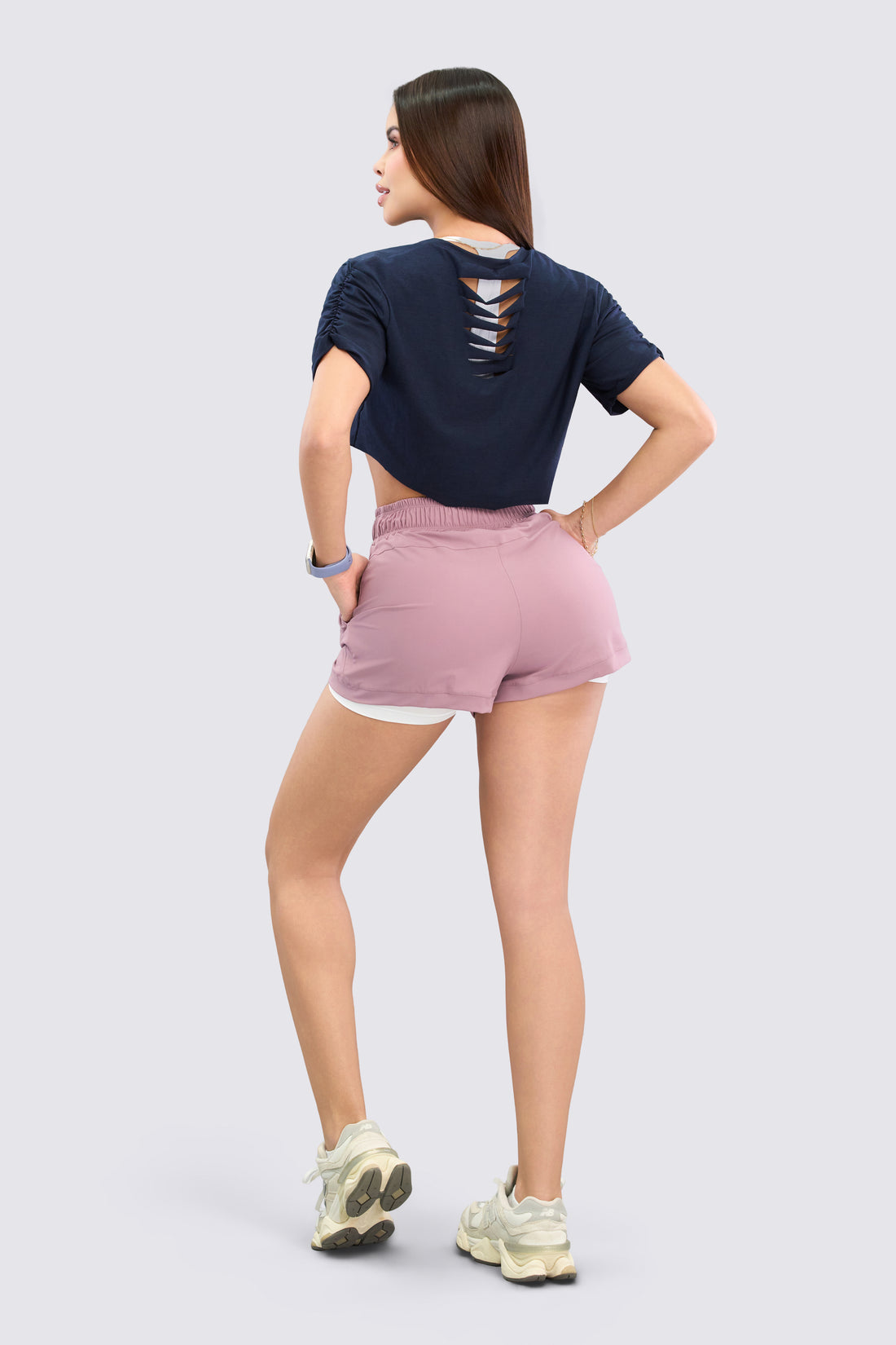 CAMISETA CROP AZUL MARINO CON CORTES TRASEROS RVC