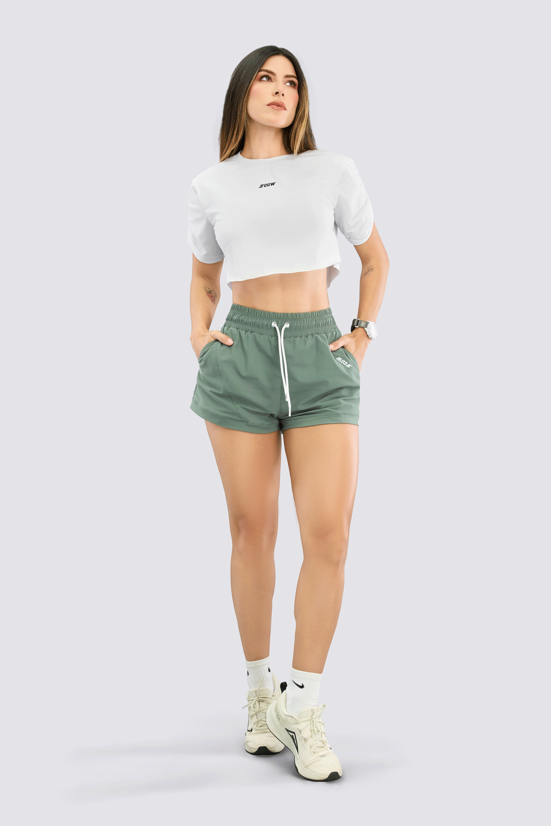 CAMISETA CROP BLANCA CON CORTES TRASEROS RVC