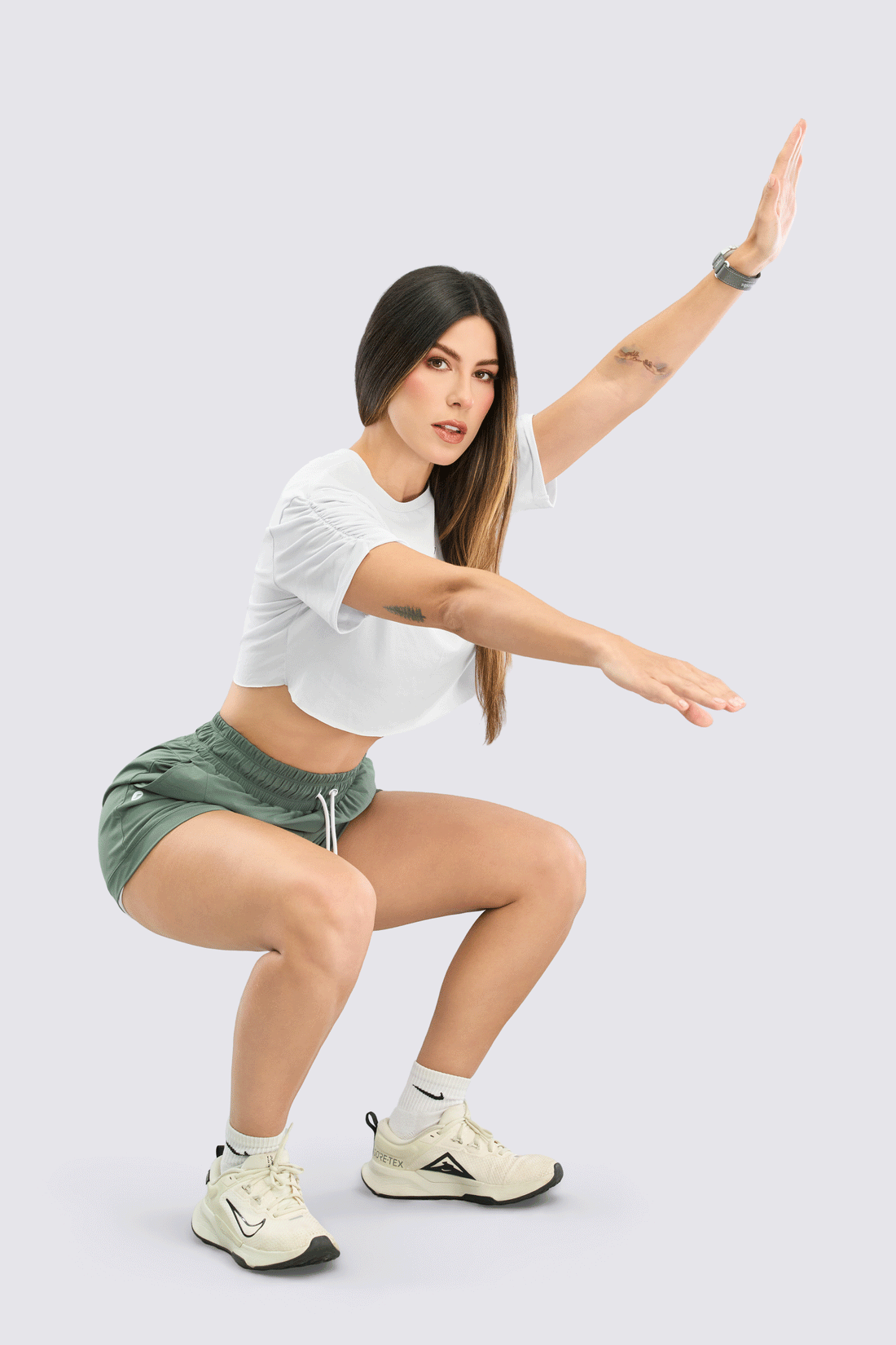 CAMISETA CROP BLANCA CON CORTES TRASEROS RVC