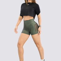 CAMISETA CROP NEGRA CON CORTES TRASEROS RVC