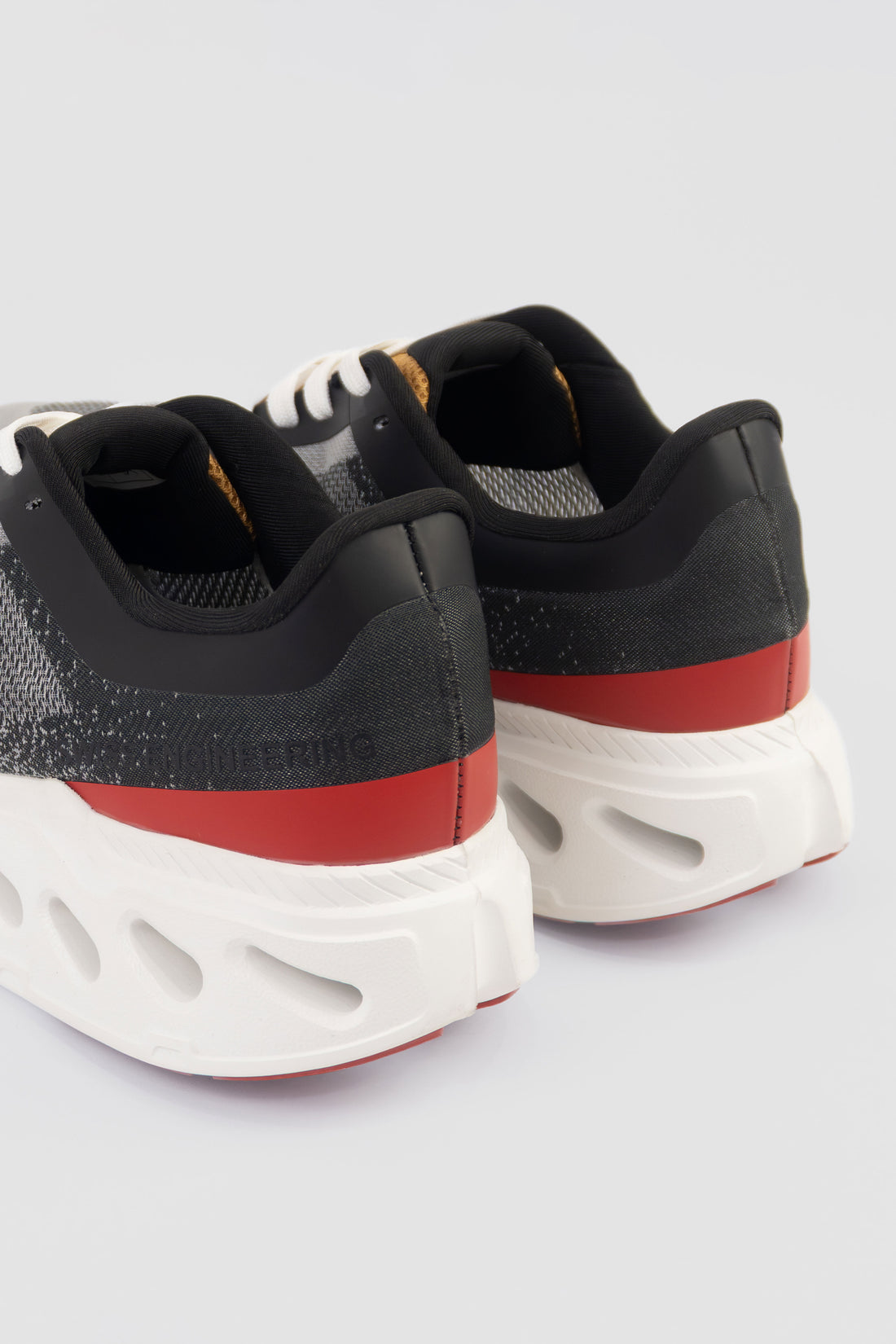 TENIS HOMBRE GRIS OSCURO TRAIL