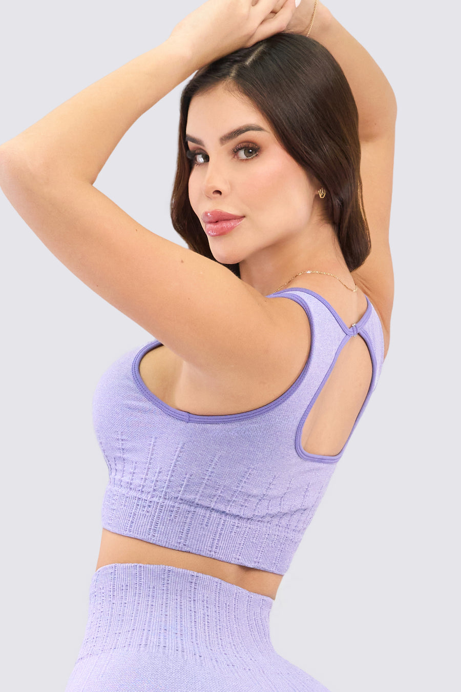 Top seamless, con compresión alta, para ejercicios de alto impacto, y sin costuras para mayor comodidad. 