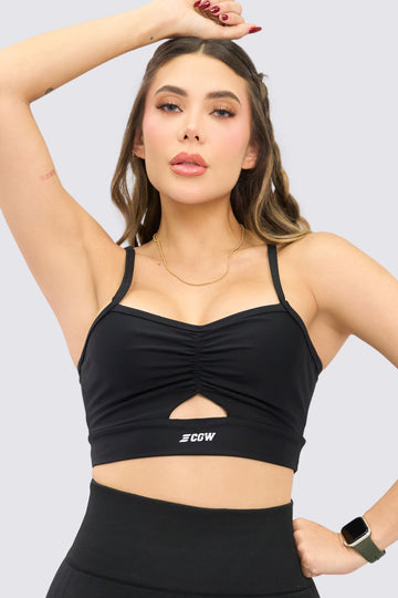 Top deportivo de soporte ligero, con fruncido delantero y asbertura pequeña que aporte sensualidad, con tirantes finos, 