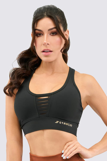 Top deportivo color negro, con ajuste perfecto y aberturas al frente.