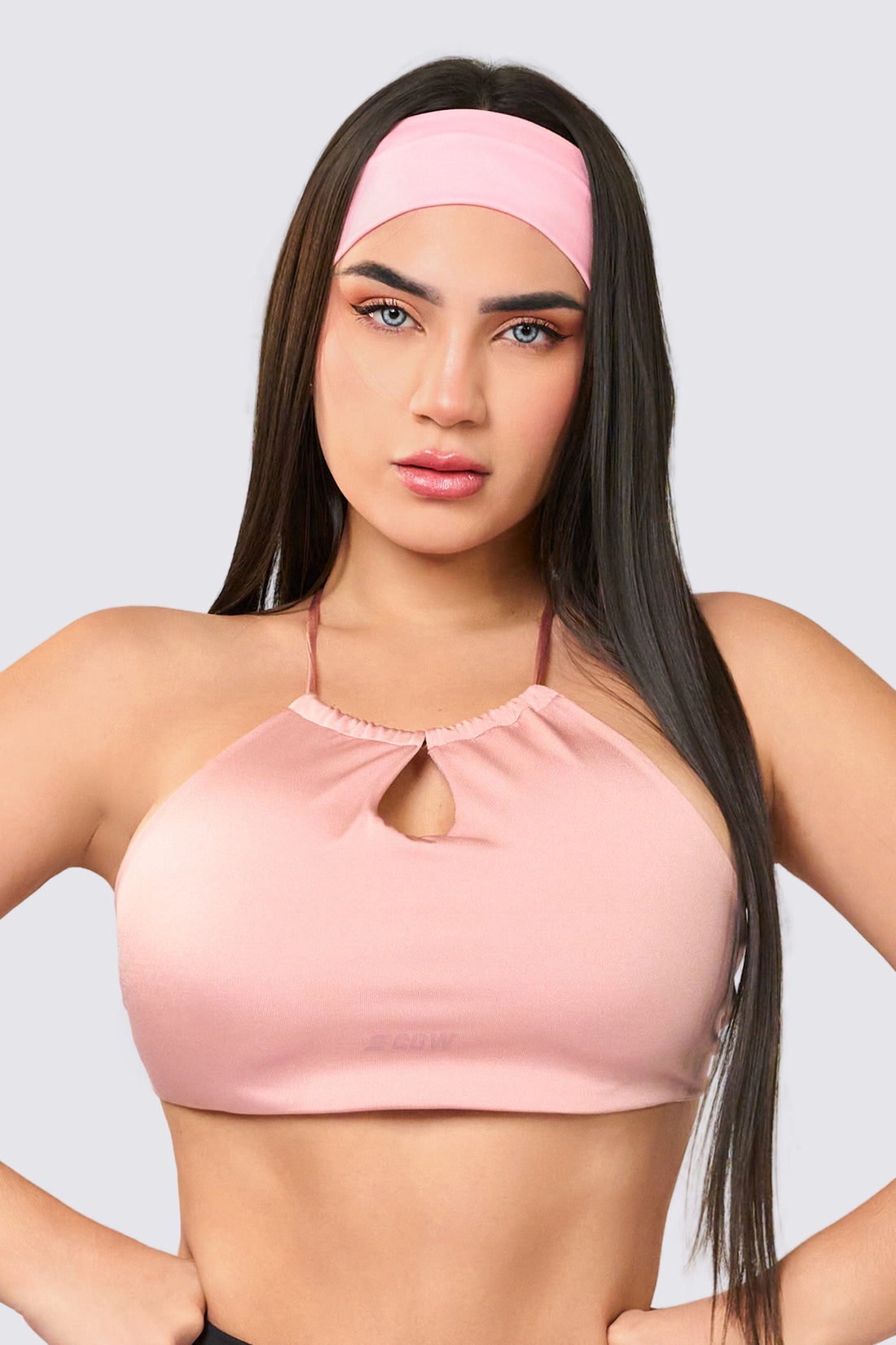 Top deportivo color palo de rosa, con tirantes finos cruzados en la espalda, 