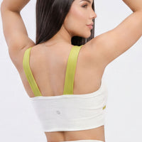 TOP SOPORTE MEDIO BLANCO Y DETALLES EN COLOR VERDE PISTACHO RVC