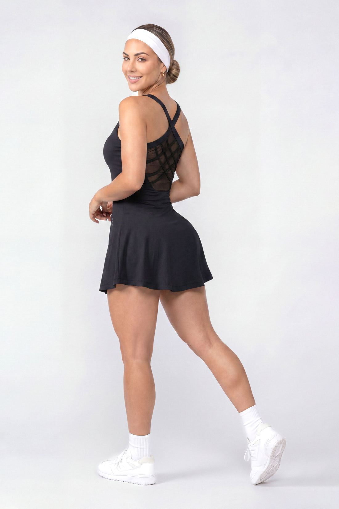 VESTIDO NEGRO CON TIRANTES CRUZADOS Y ESPALDA TRANSPIRABLE RVC