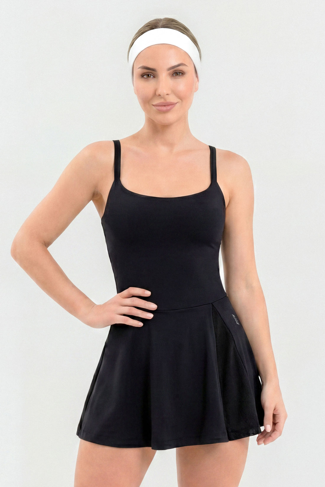 VESTIDO NEGRO CON TIRANTES CRUZADOS Y ESPALDA TRANSPIRABLE RVC