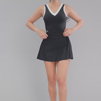 VESTIDO DEPORTIVO CON ESCOTE EN V Y ESPALDA ABIERTA RVC